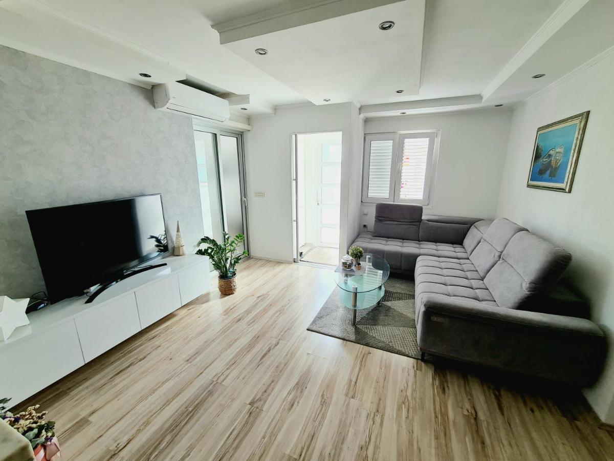 Apartment Mirjana Makarska Bagian luar foto