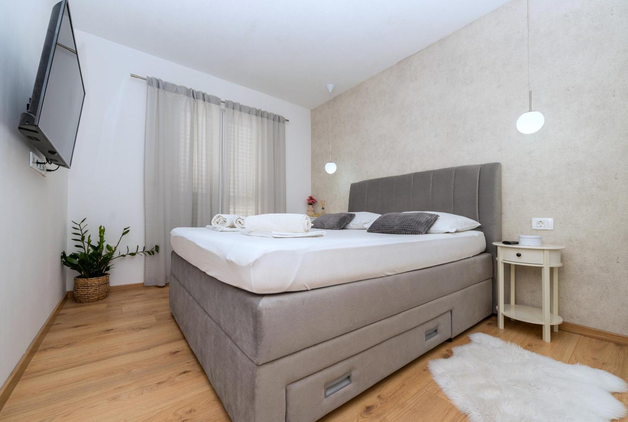 Apartment Mirjana Makarska Bagian luar foto