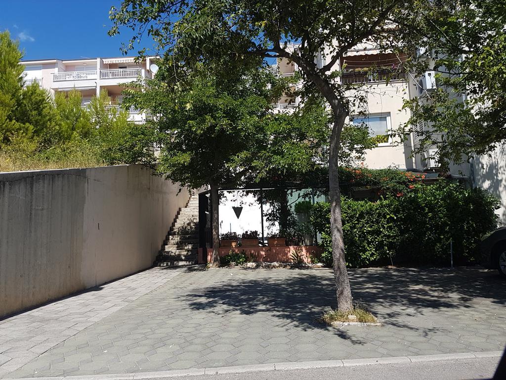 Apartment Mirjana Makarska Bagian luar foto