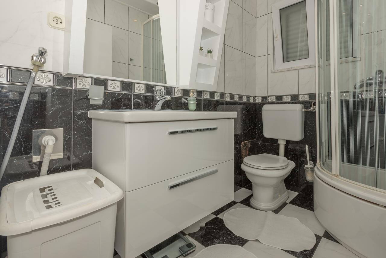 Apartment Mirjana Makarska Bagian luar foto