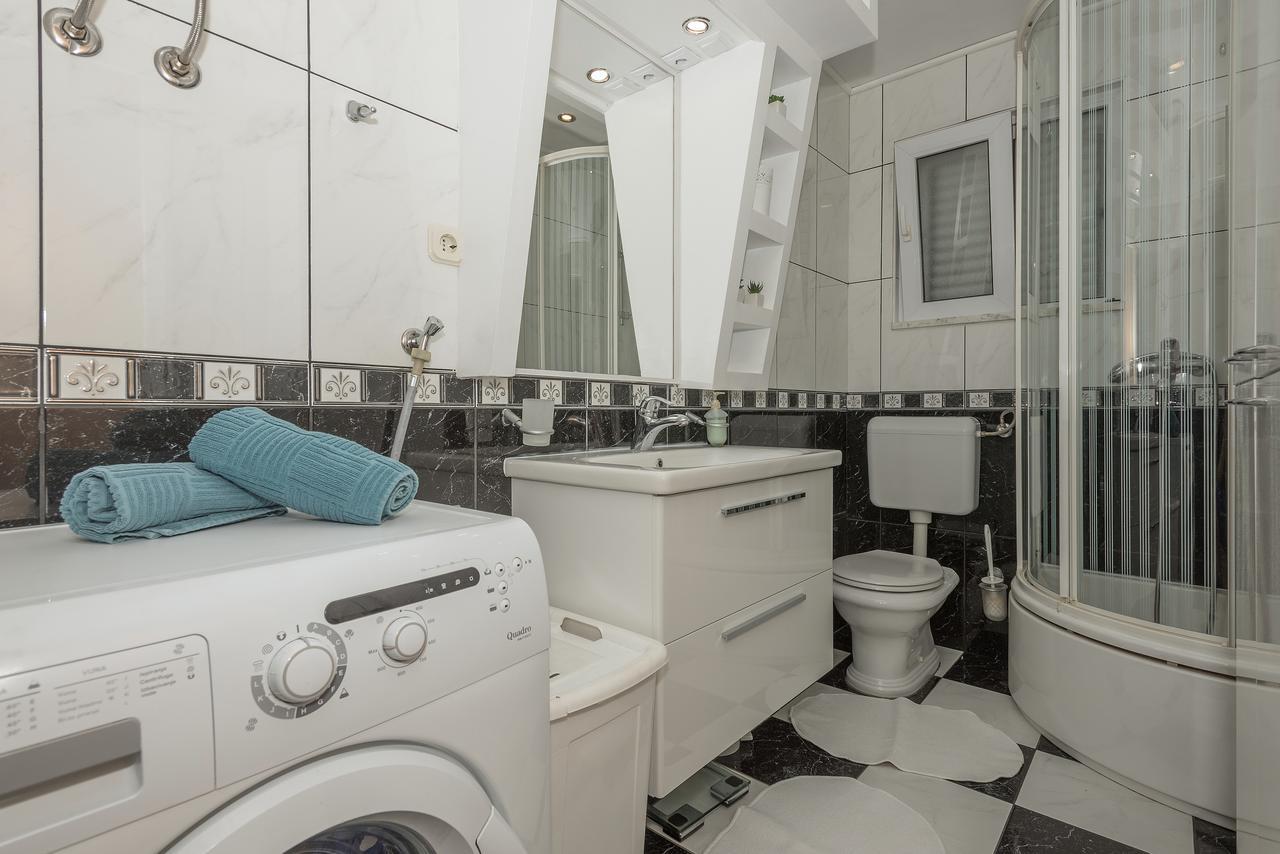 Apartment Mirjana Makarska Bagian luar foto