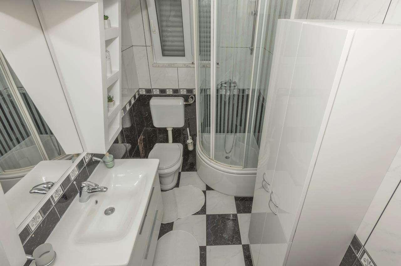Apartment Mirjana Makarska Bagian luar foto