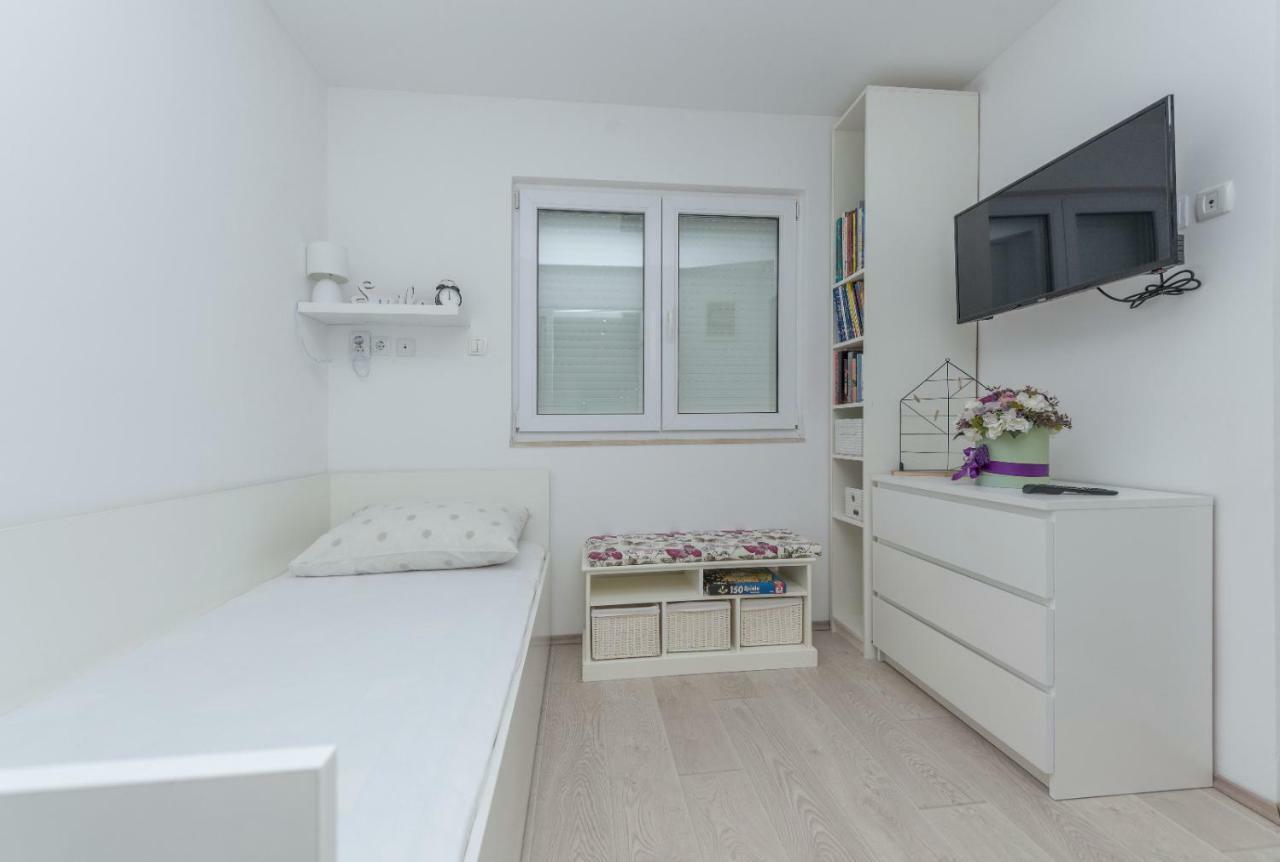 Apartment Mirjana Makarska Bagian luar foto