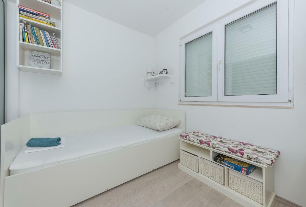 Apartment Mirjana Makarska Bagian luar foto